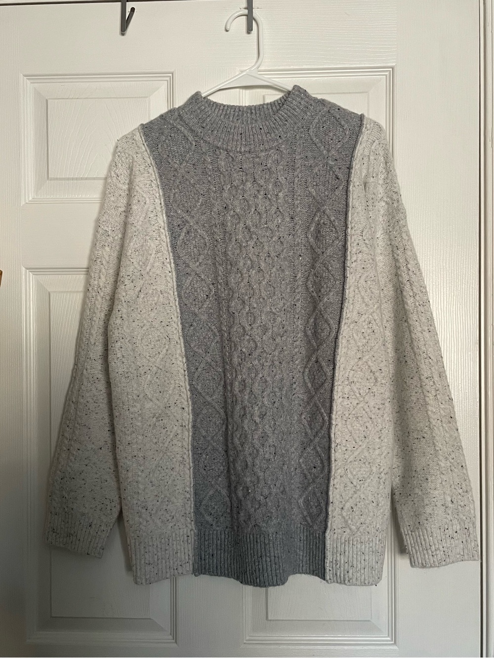 NWT Universal Thread Women’s size Small Two-Tone Gray Crewneck Cable Sweater